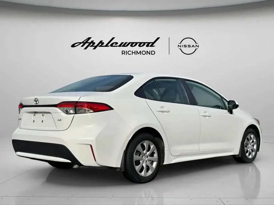 2022 Toyota Corolla LE image indicator(6)