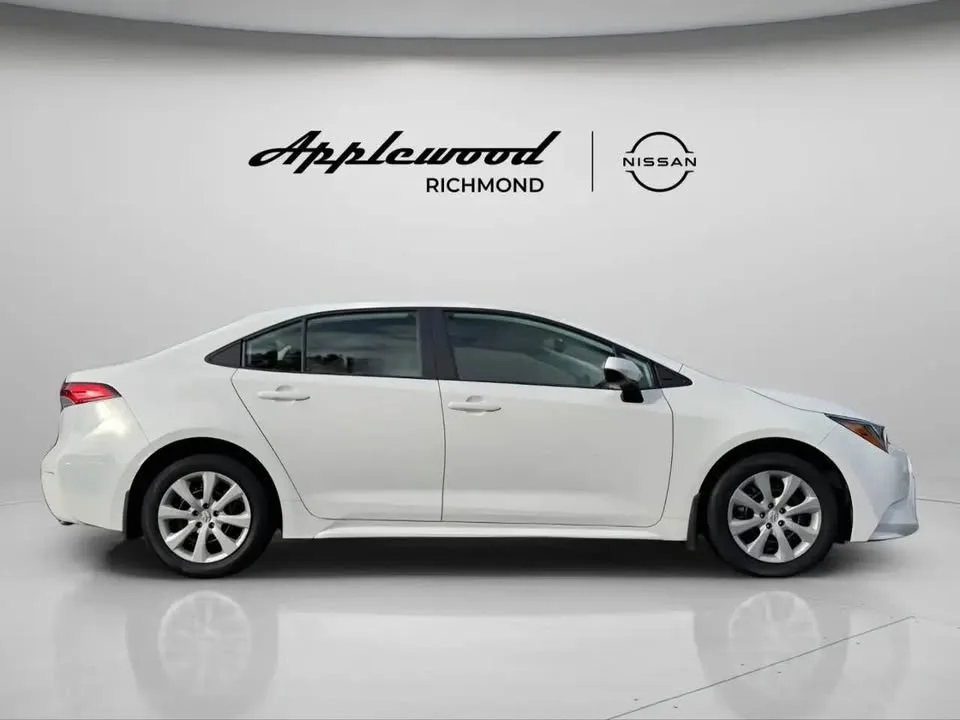 2022 Toyota Corolla LE image indicator(7)