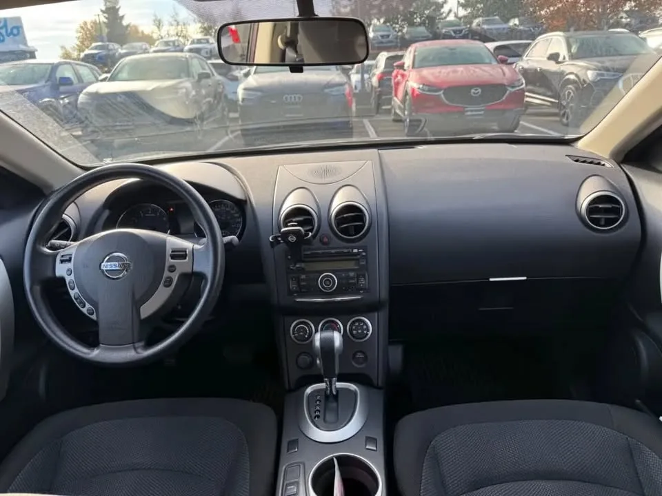 2013 Nissan Rogue S AWD Special Edition - One Owner image indicator(2)