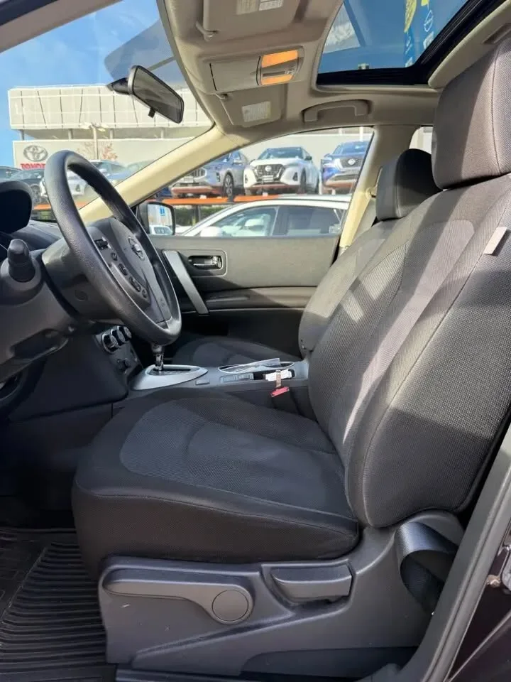 2013 Nissan Rogue S AWD Special Edition - One Owner image indicator(3)