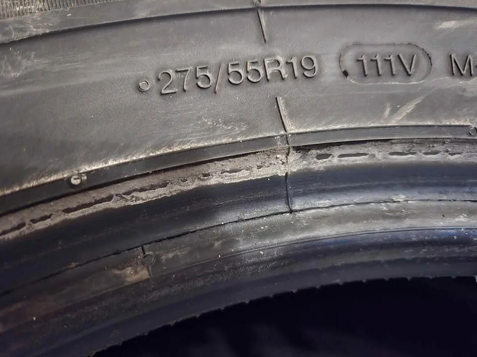 275/55/R19 Continental All Season Tires image indicator(3)