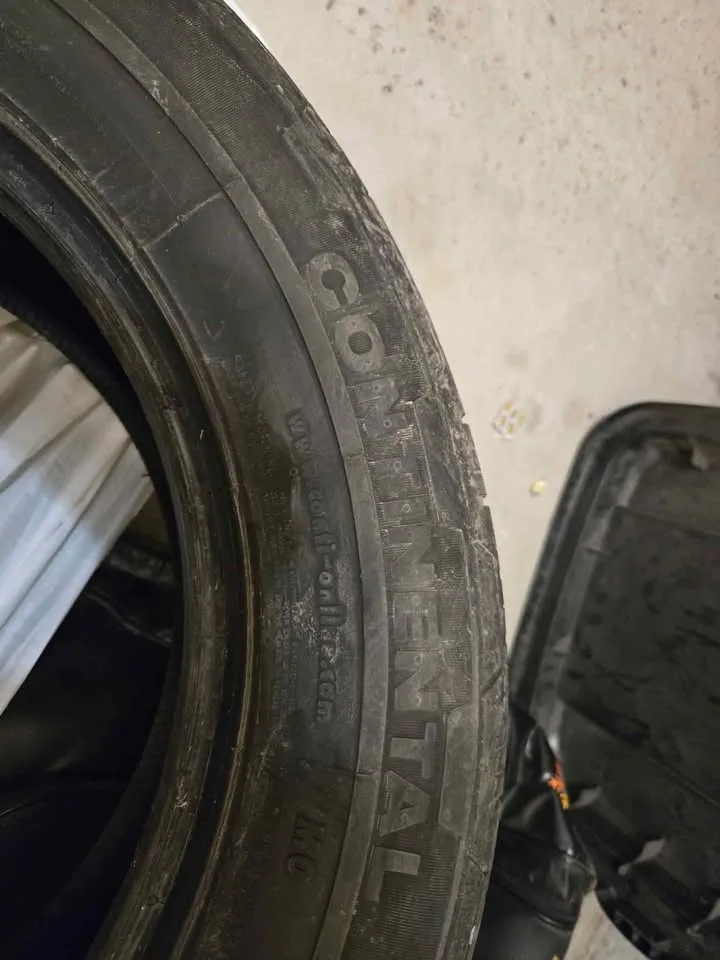 275/55/R19 Continental All Season Tires image indicator(4)