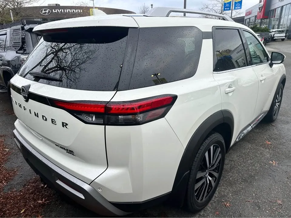 2023 Nissan Pathfinder Platinum 4WD image indicator(7)