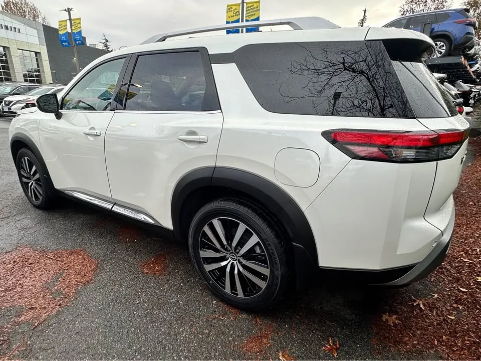 2023 Nissan Pathfinder Platinum 4WD image indicator(8)
