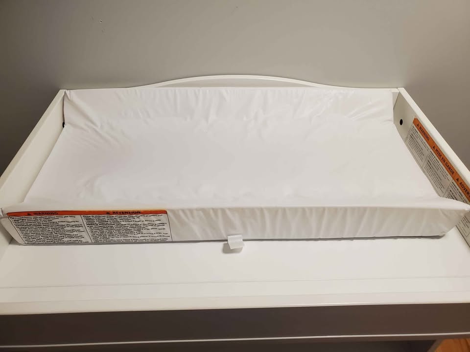 Change Table and Convertible Crib - photo 3