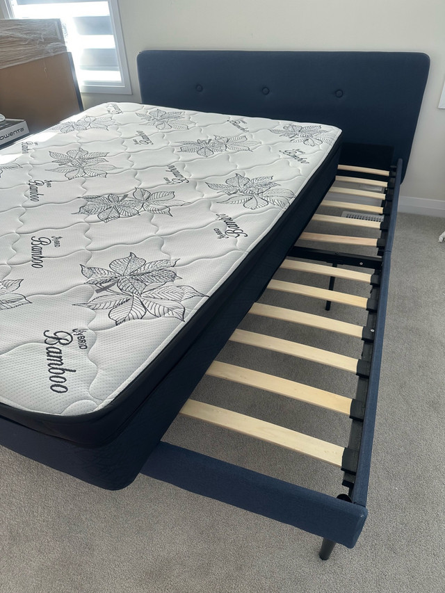 Queen size frame bed with mattress - photo 2