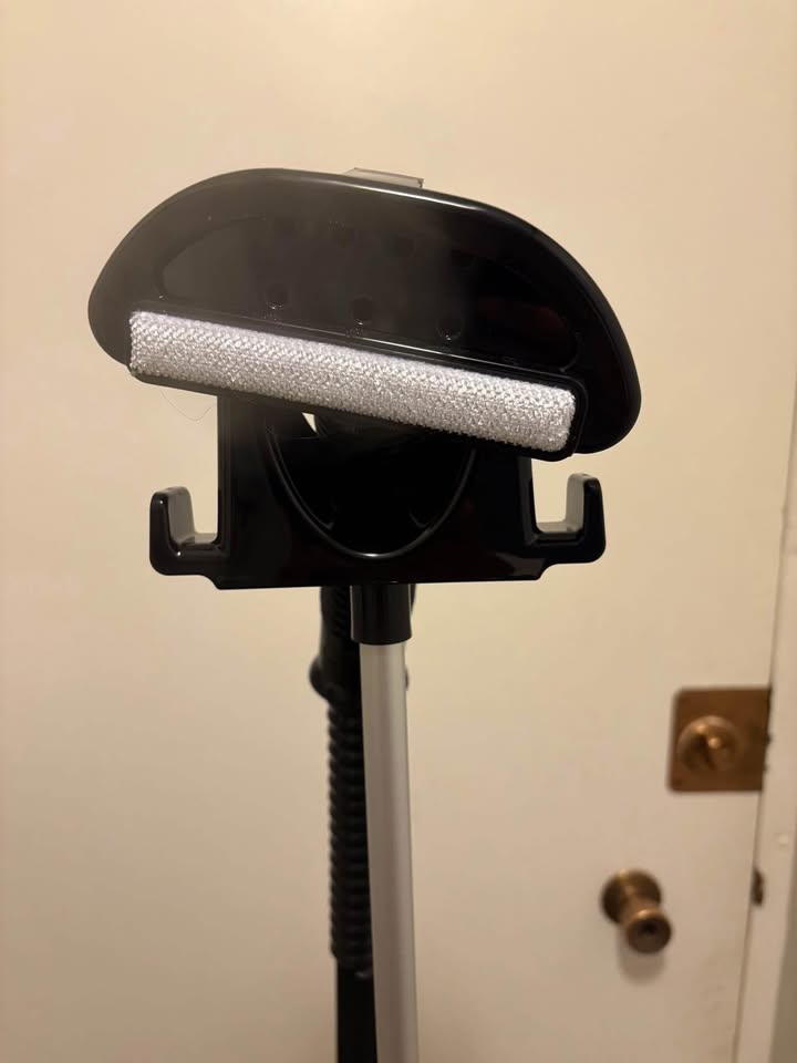 Conair Upright Fabric Steamer - Like New Condition - photo 3