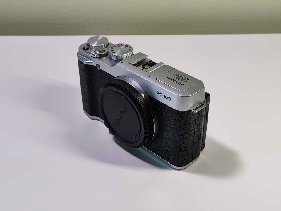 Fujifilm X-M1 camera, like new - photo 4