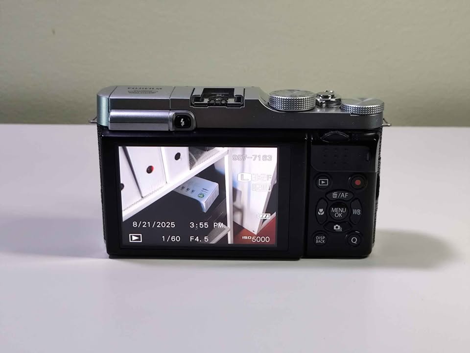 Fujifilm X-M1 camera, like new - photo 5