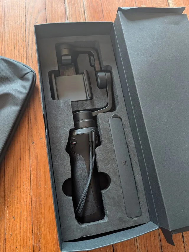 DJI Osmo Mobile Gimble + Carrying Case – Like New image indicator(3)