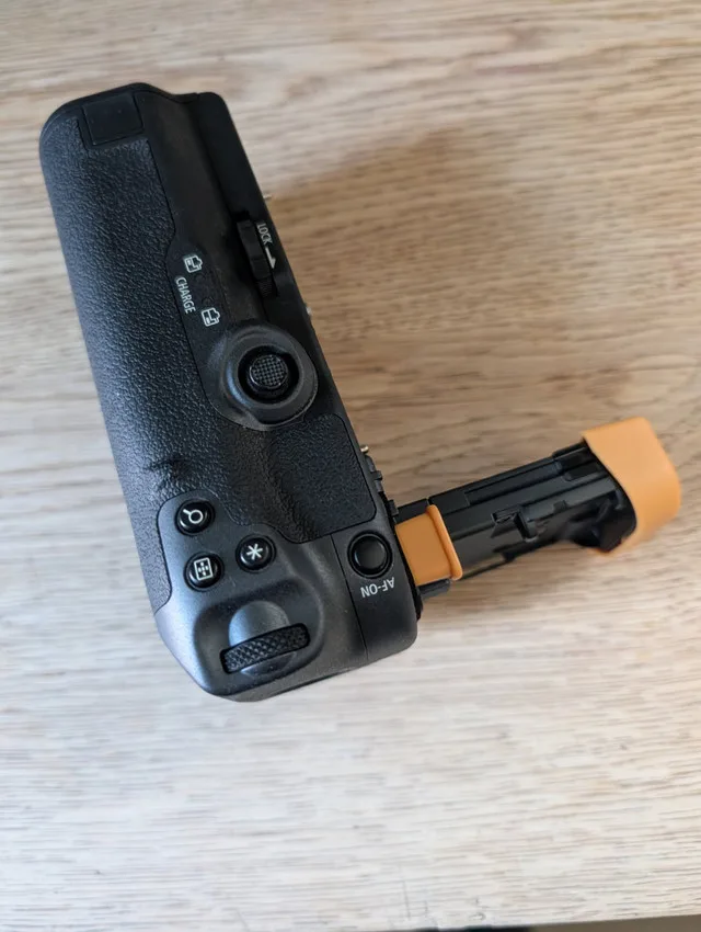 Brand new Canon BG-R10 Battery Grip - R5/R5 C/R6/R6 Mark 2 image indicator(3)