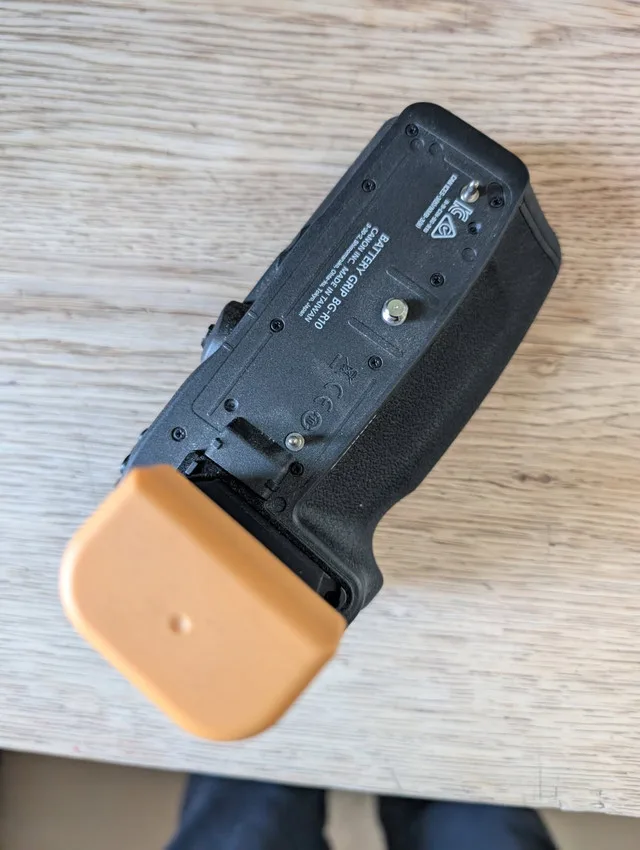 Brand new Canon BG-R10 Battery Grip - R5/R5 C/R6/R6 Mark 2 image indicator(4)