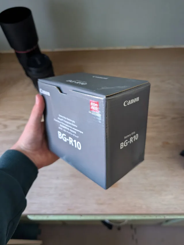 Brand new Canon BG-R10 Battery Grip - R5/R5 C/R6/R6 Mark 2 image indicator(2)