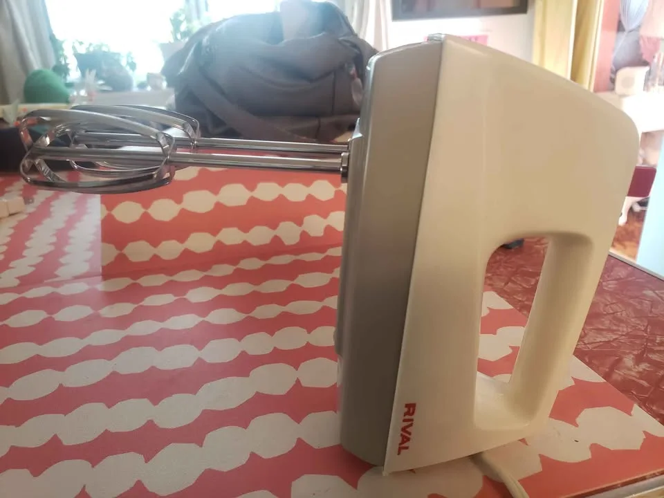 1990s Rival 3-speed Hand Mixer image indicator(2)