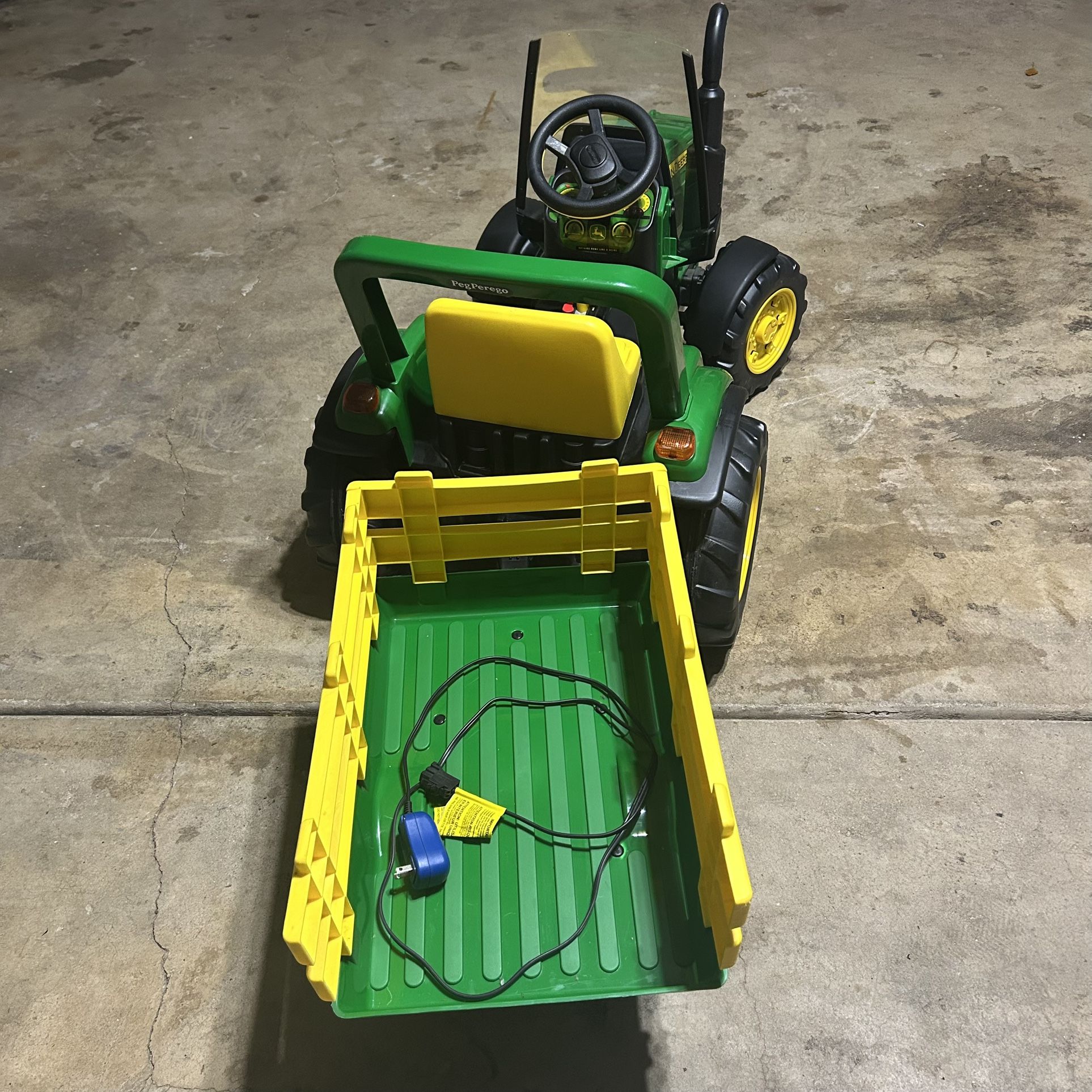 Peg Perego John Deere Tractor Ride On - photo 3