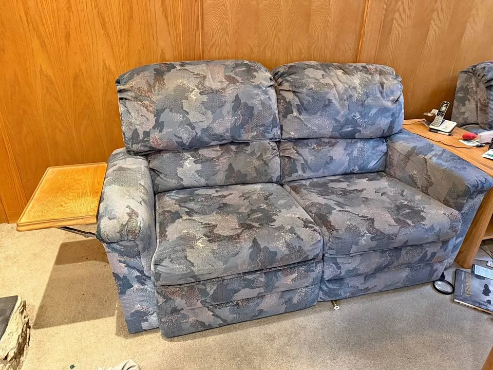 Set of 3 cozy recliner love seats and chair