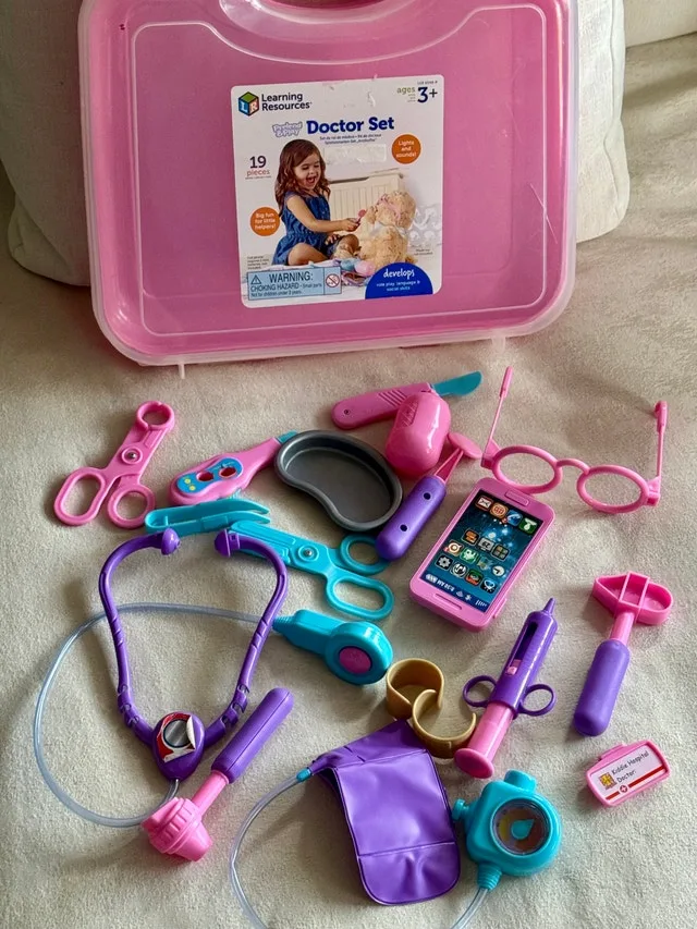 Doctor Playset – "Pretend & Play" Kit (Pink) image indicator(6)