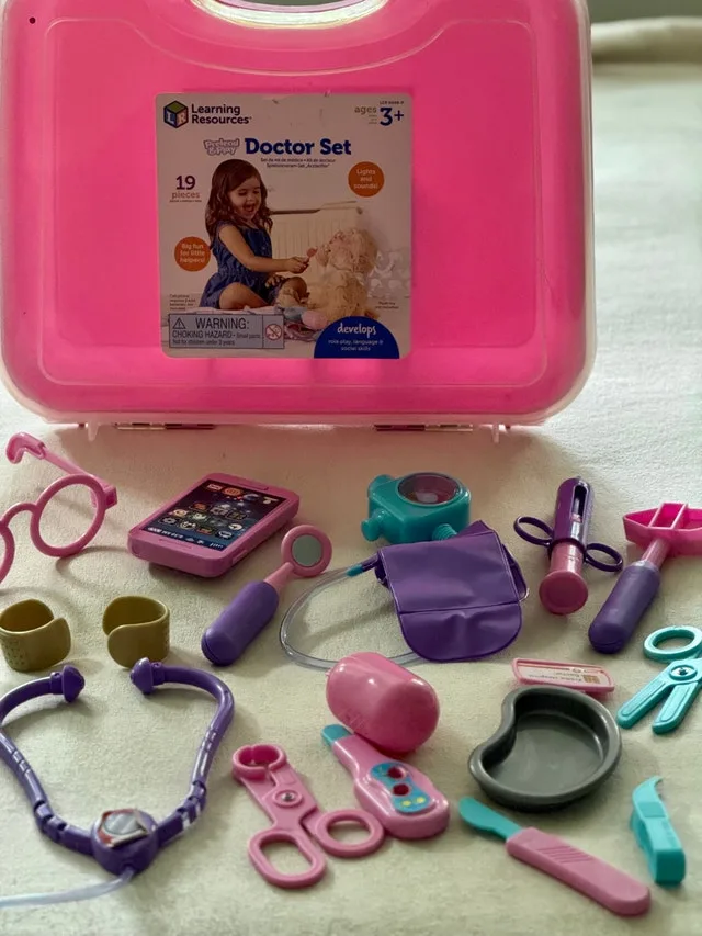 Doctor Playset – "Pretend & Play" Kit (Pink) image indicator(7)
