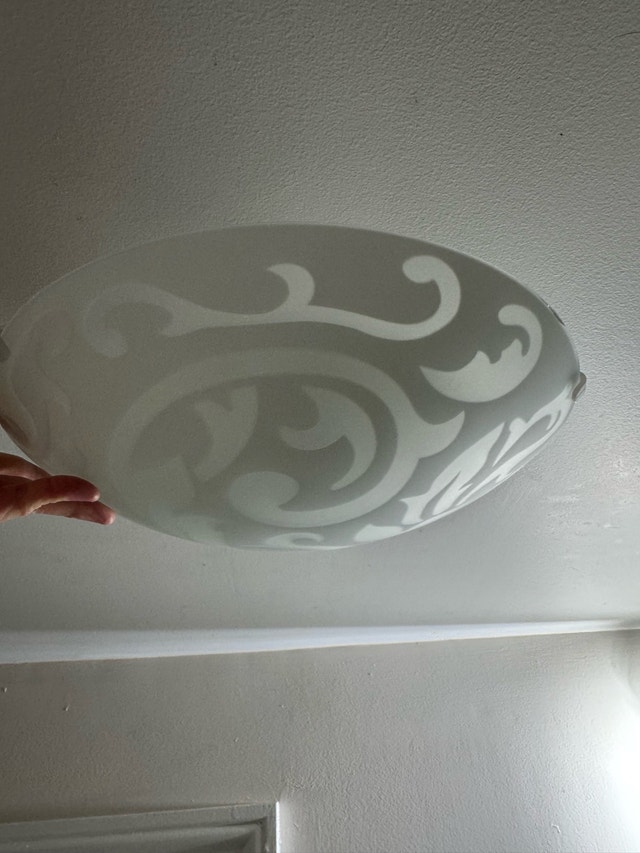 French Vintage Ceiling Light – Elegant Porcelain Shade