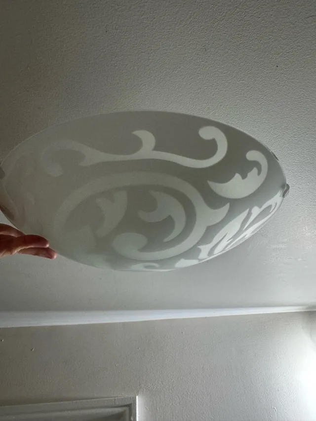French Vintage Ceiling Light – Elegant Porcelain Shade