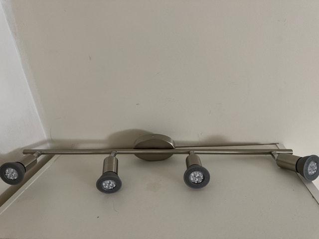 Track Light – 4 Lights, Excellent Condition