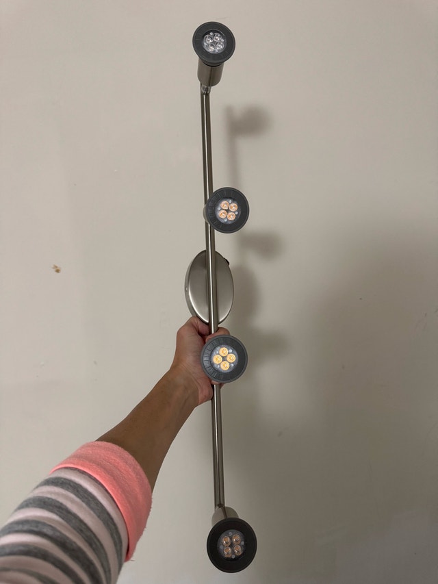 Track Light – 4 Lights, Excellent Condition - photo 3