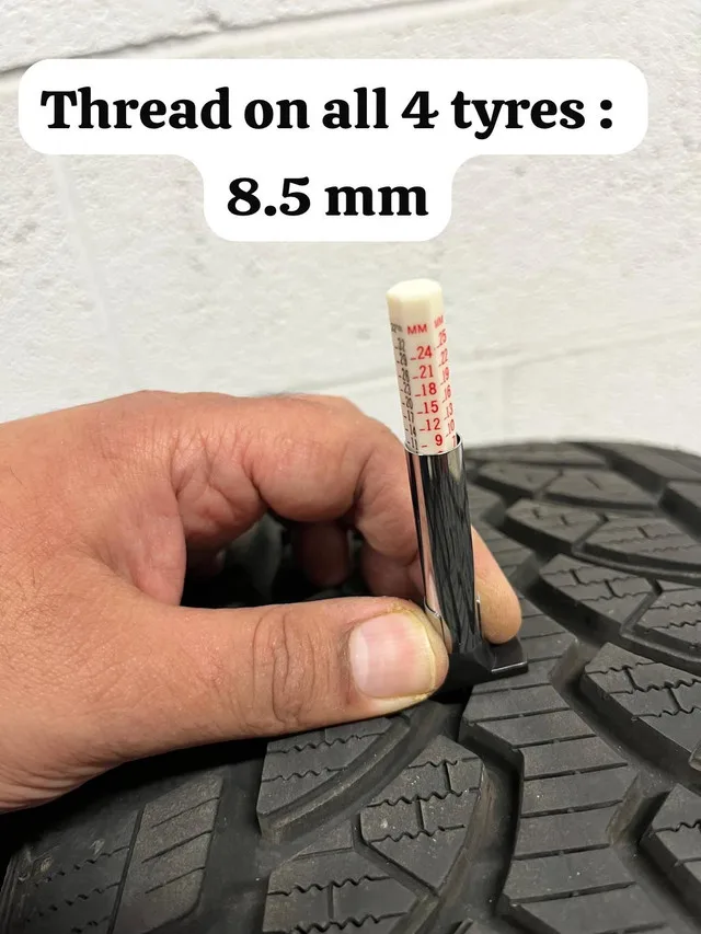 Premium Bridgestone Blizzak Winter Tires – Like New image indicator(7)