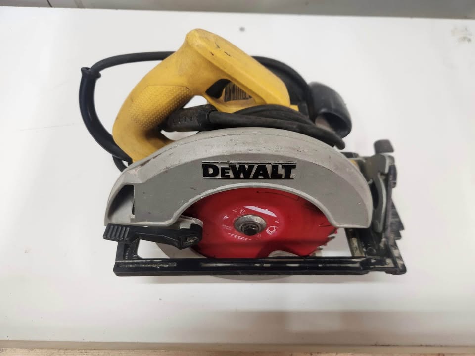 Dewalt Circular Saw 7.25” blade, 120 V - photo 2