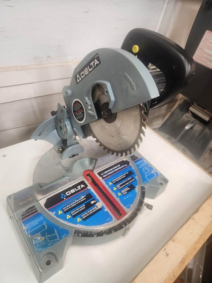 Delta 8-1/4” Compound Miter D Saw - photo 2