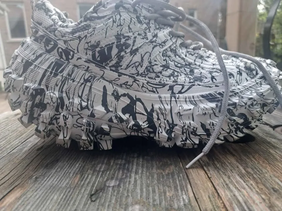 Balenciaga image indicator(7)