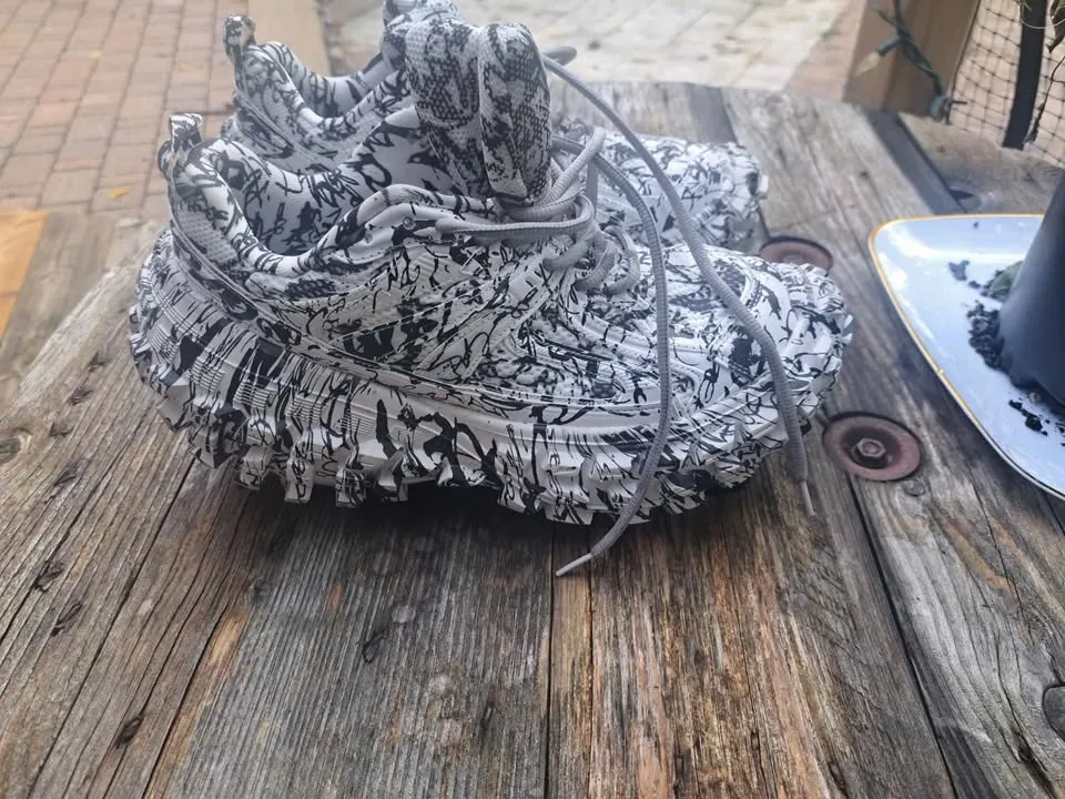 Balenciaga image indicator(8)