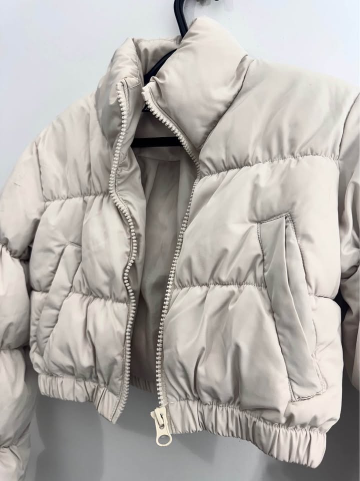 beige women's cropped puffer jacket - photo 2