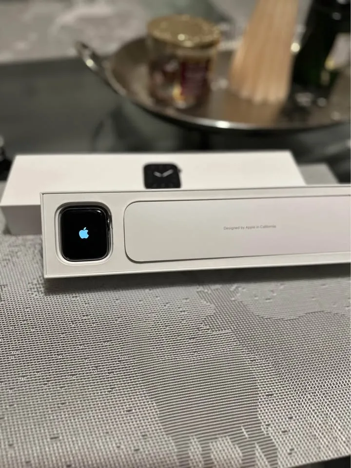 Apple watch 5 44mm (in Box w/accessories) + Luxury Strap image indicator(3)