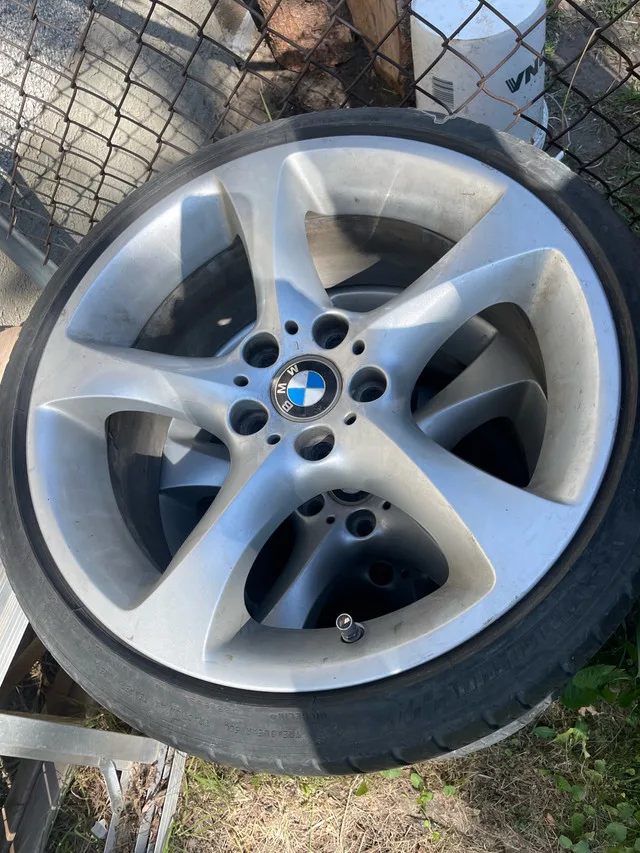 BMW 19” staggered Rims OBO image indicator(3)