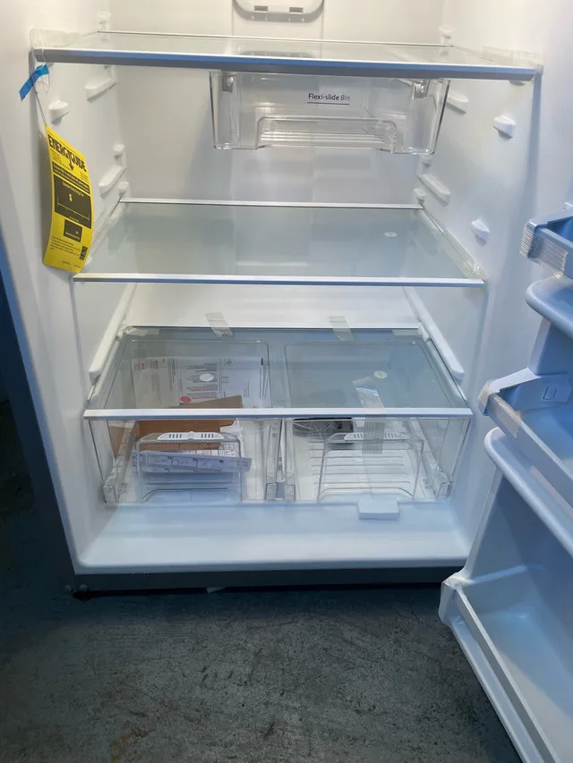 ** NEW** WRT148FZDM00 whirlpool fridge ** Price Reduced** image indicator(5)