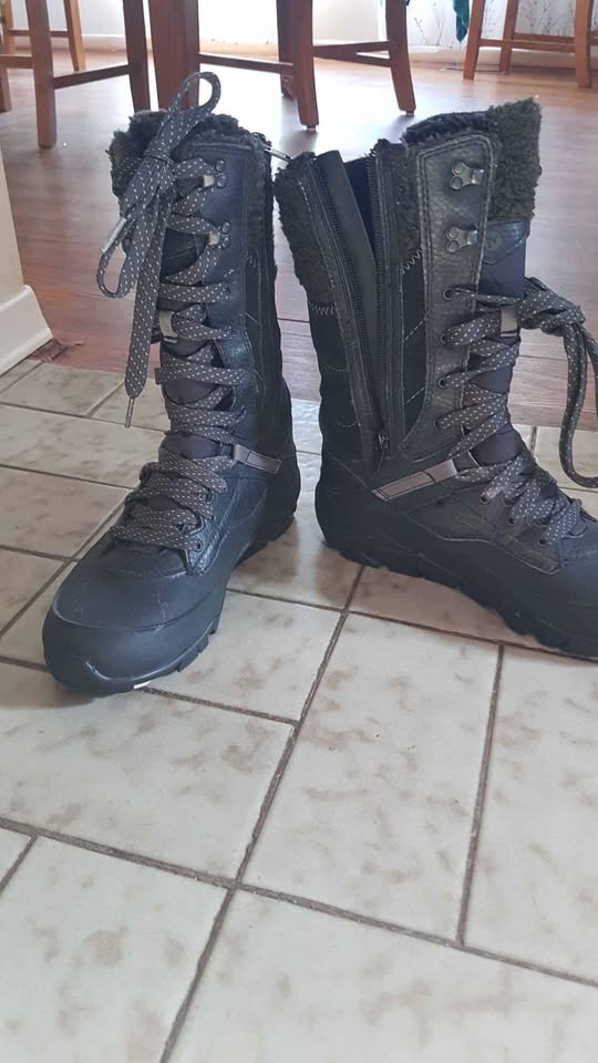 Merrell size 6 women's winter boots
