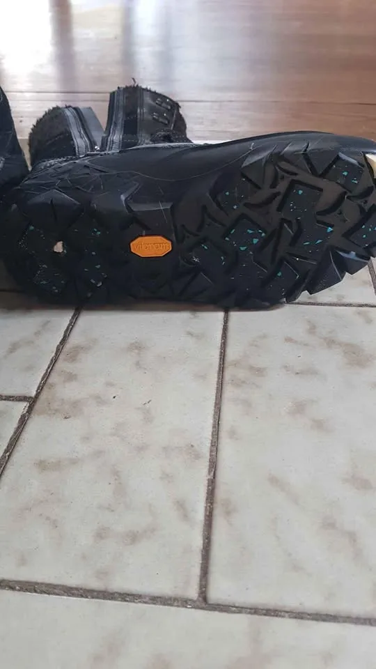 Merrell size 6 women's winter boots image indicator(2)