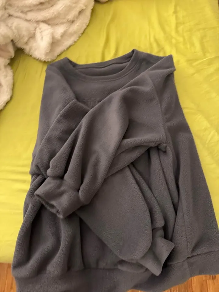 Fluffy Pullover image indicator(2)