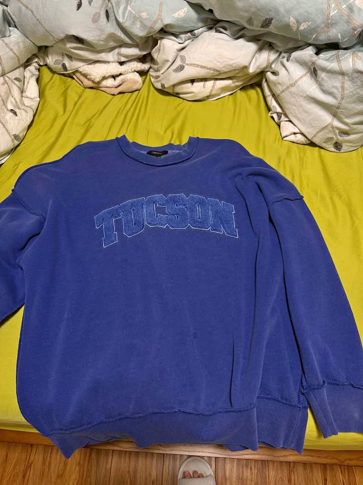 Forever 21 blue TUCSON sweatshirt