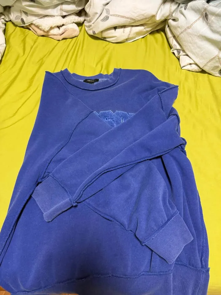 Forever 21 blue TUCSON sweatshirt image indicator(2)