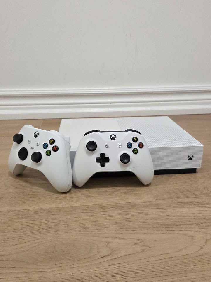 Xbox One S, With drift controllers - photo 5