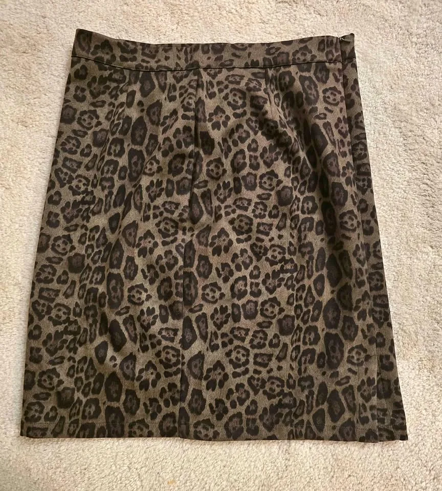 Brand New Leopard Print Skirt – Size M – $10 (Retail $40+) 🐆