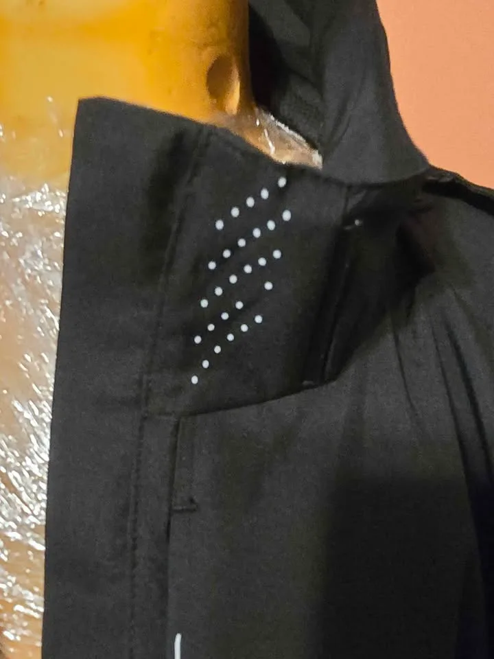 Explore Men’s Windbreaker Jacket – Size 2XL – $25 🖤 image indicator(3)