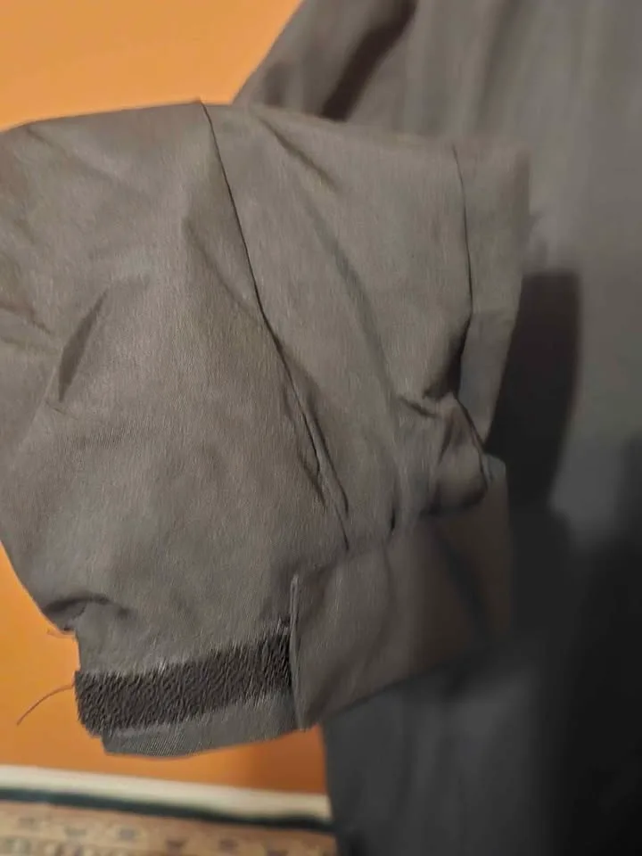 Explore Men’s Windbreaker Jacket – Size 2XL – $25 🖤 image indicator(4)