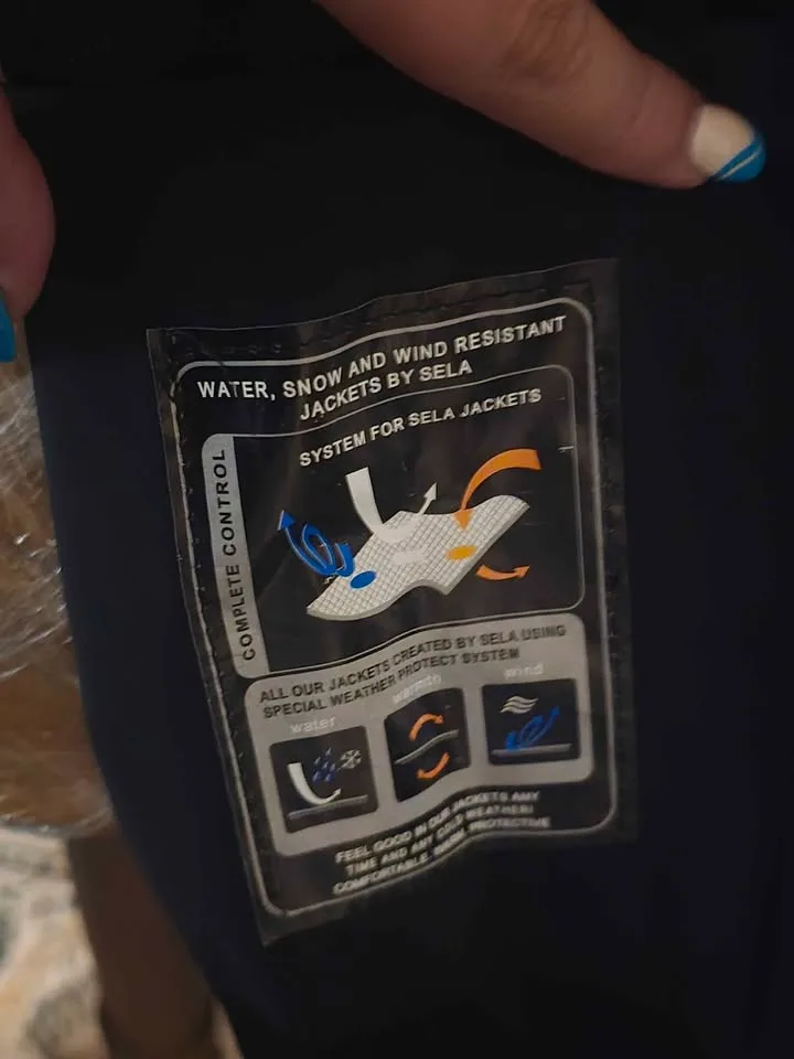 Explore Men’s Windbreaker Jacket – Size 2XL – $25 🖤 image indicator(5)