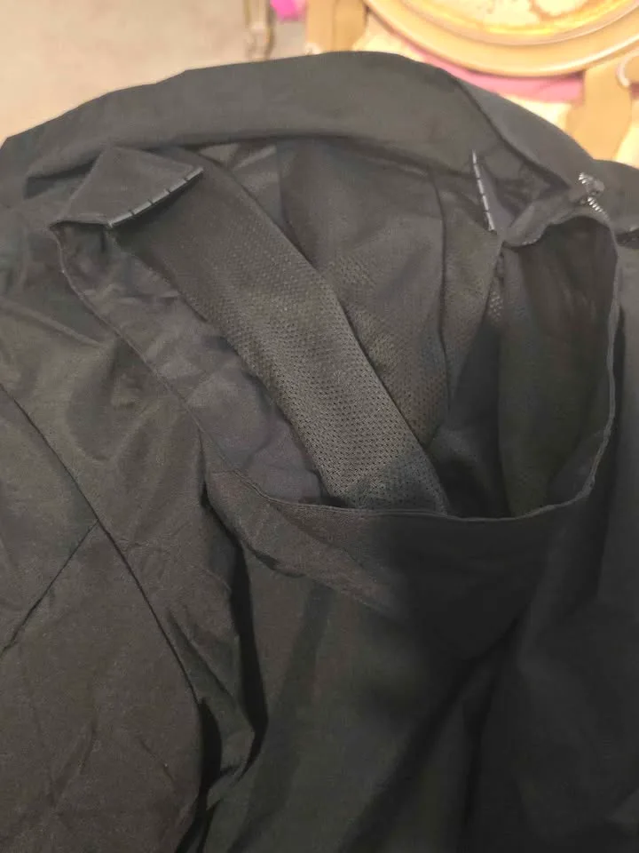 Explore Men’s Windbreaker Jacket – Size 2XL – $25 🖤 image indicator(6)