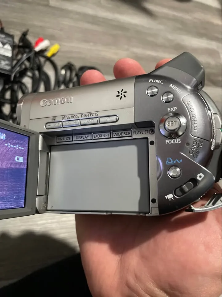 Canon DVD Camcorder! image indicator(6)