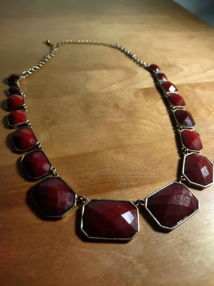 Formal Red Necklace image indicator(2)
