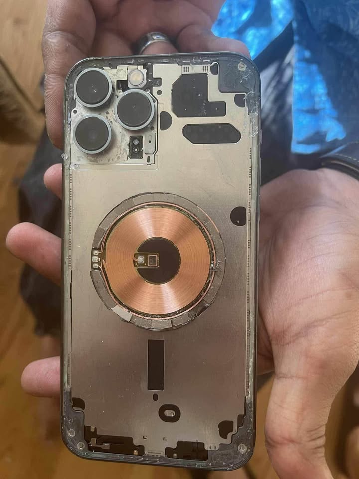 Any phone repair $25 and $49 for back glass replacement - photo 2