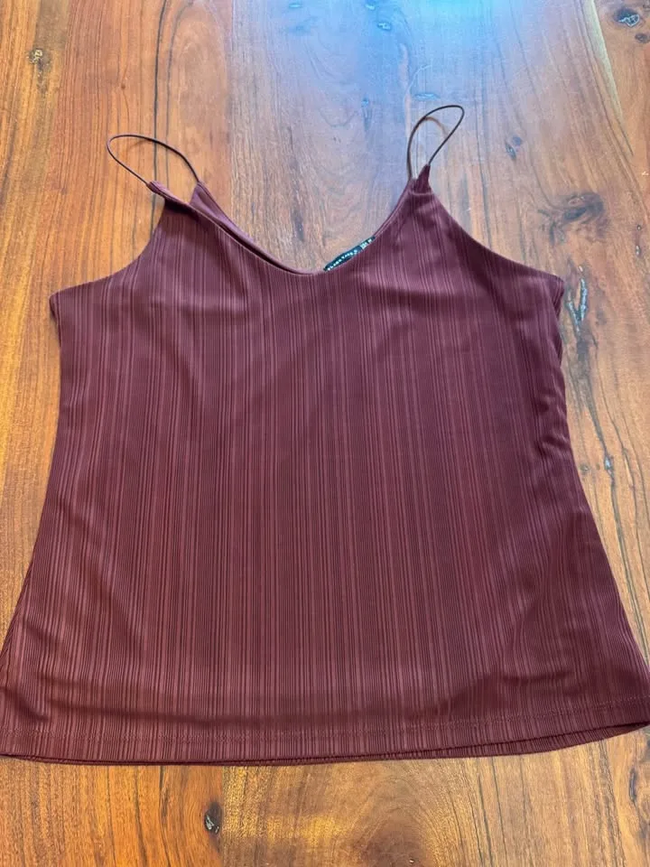 Burgundy/brown tank- small image indicator(3)